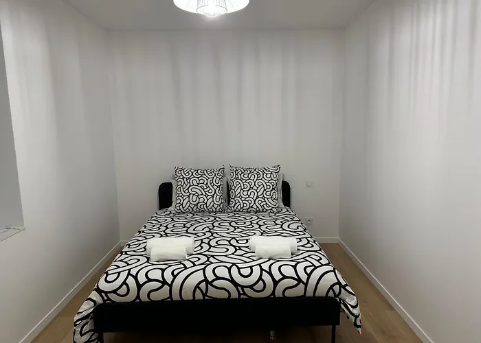 아파트 Ii - Standing *