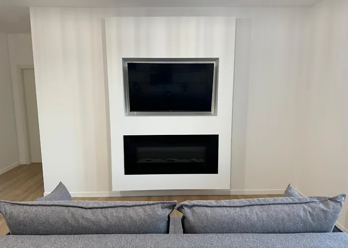 아파트 Ii - Standing *